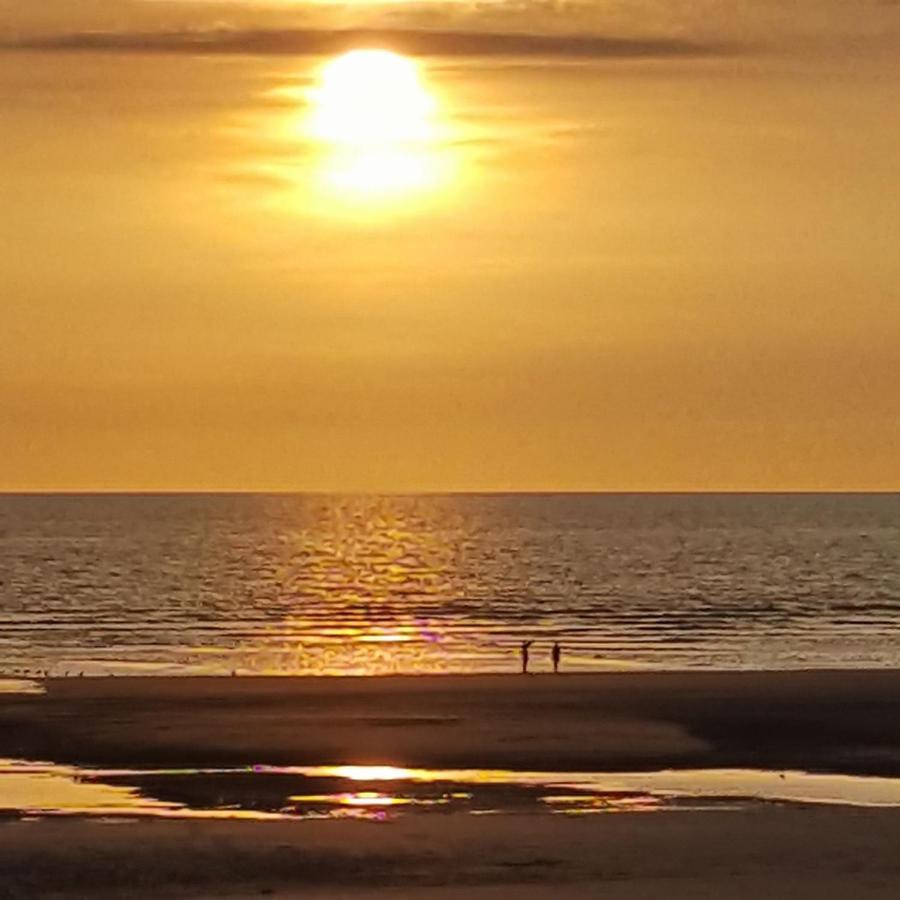 Les Obiones, Vue Laterale Mer, Fort Mahon Plage, Magnifique Studio Cabine 4P, Avec Balcon , Parking Prive Gratuit, Wifi, Classe 2 Etoiles, Exposition Plein Sud En Baie De Somme Exterior photo