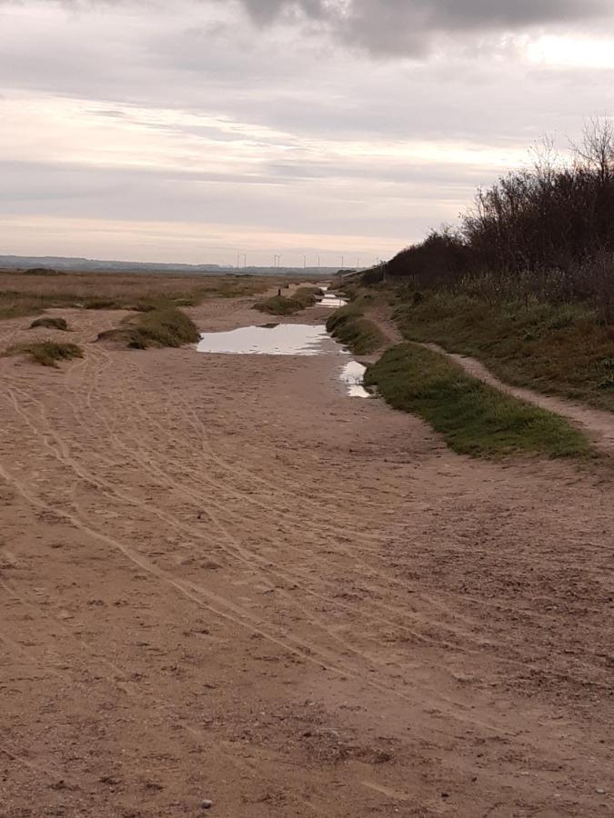 Les Obiones, Vue Laterale Mer, Fort Mahon Plage, Magnifique Studio Cabine 4P, Avec Balcon , Parking Prive Gratuit, Wifi, Classe 2 Etoiles, Exposition Plein Sud En Baie De Somme Exterior photo