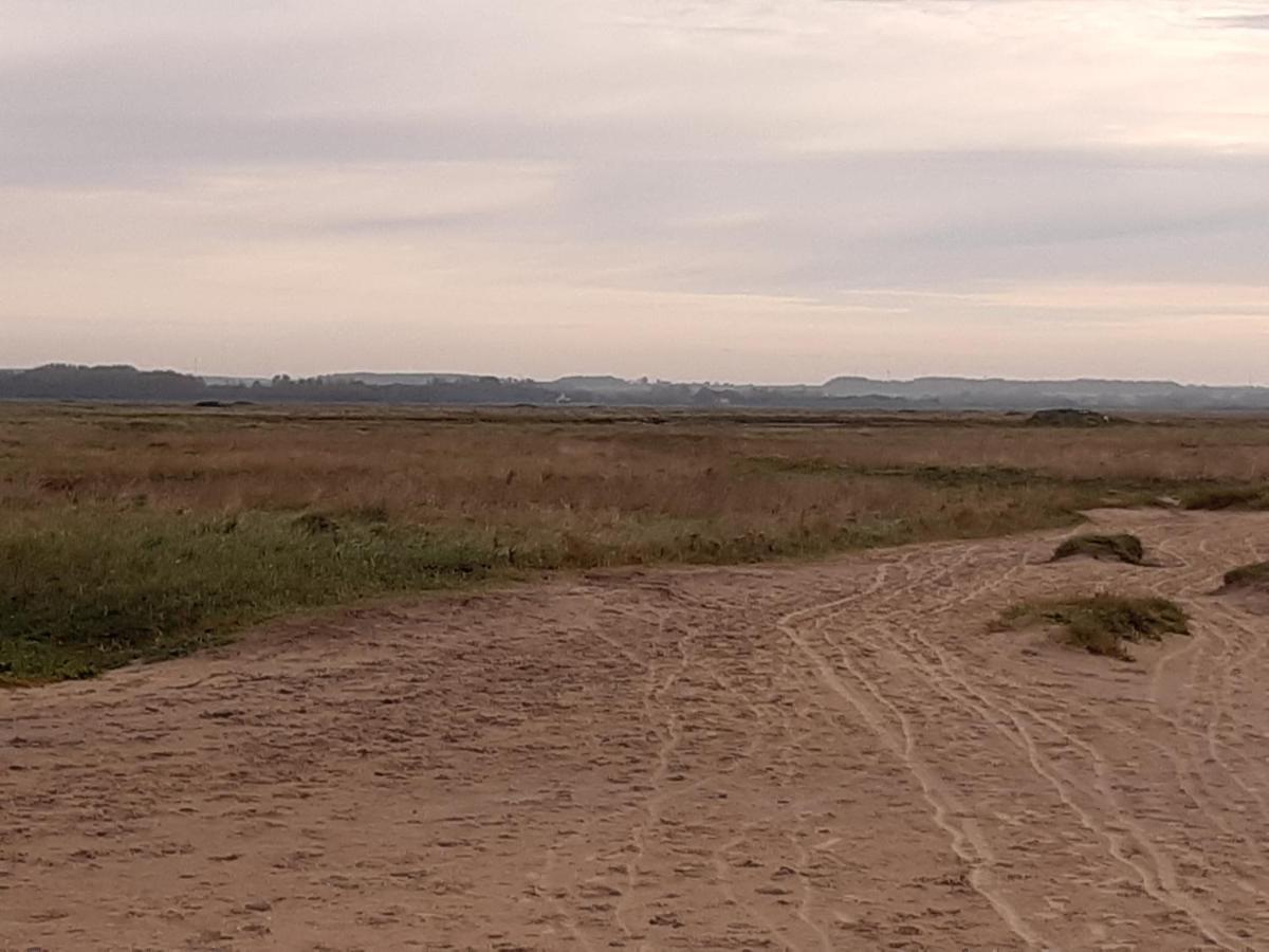 Les Obiones, Vue Laterale Mer, Fort Mahon Plage, Magnifique Studio Cabine 4P, Avec Balcon , Parking Prive Gratuit, Wifi, Classe 2 Etoiles, Exposition Plein Sud En Baie De Somme Exterior photo